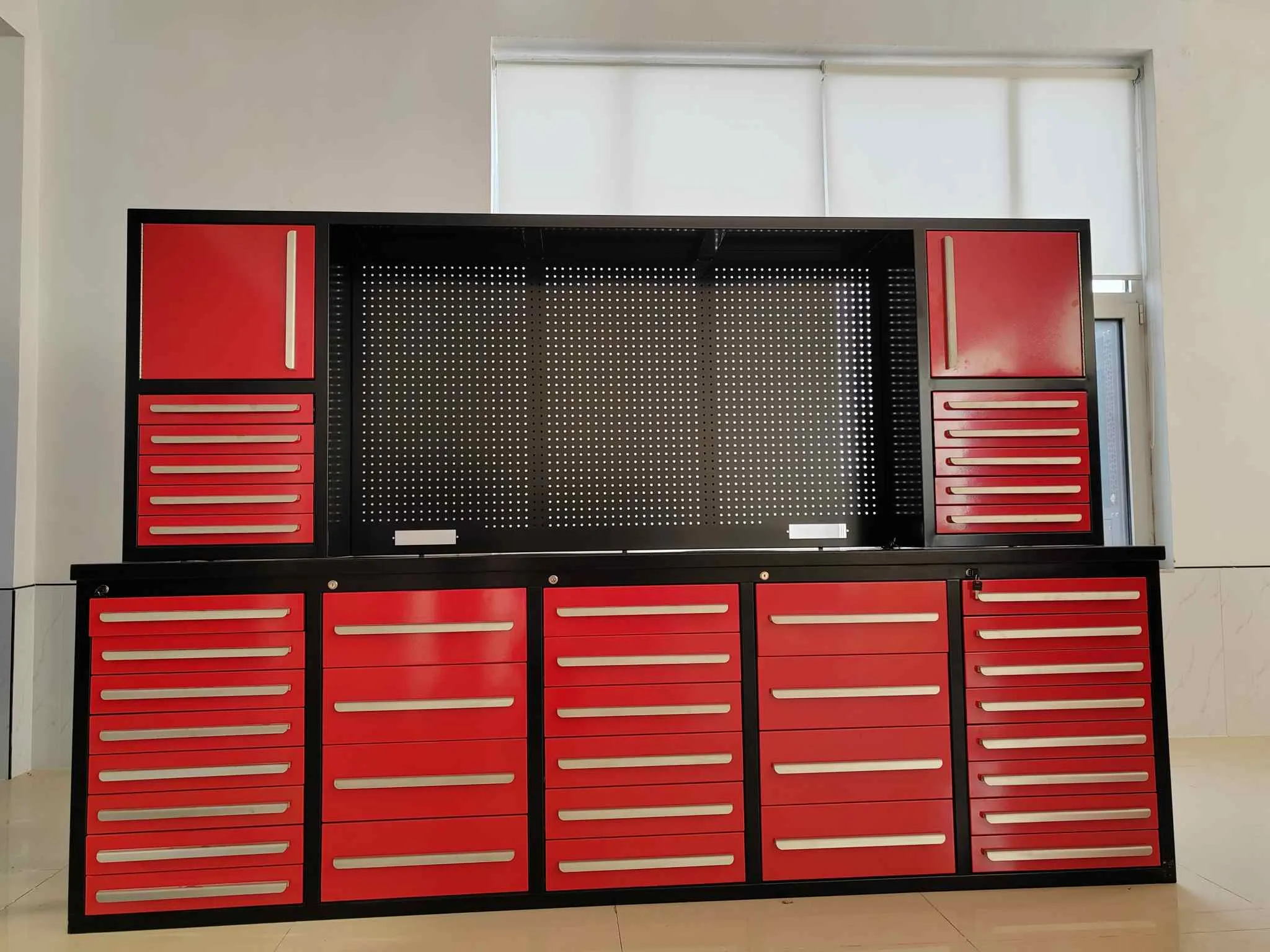 Qırmızı Workbench